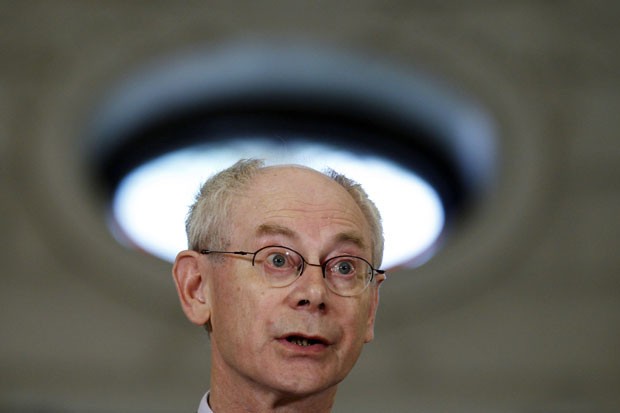 O presidente da União Europeia (UE), Herman Van Rompuy, durante entrevista em Bucareste, na Romênia, nesta quarta-feira (25) (Foto: Reuters)