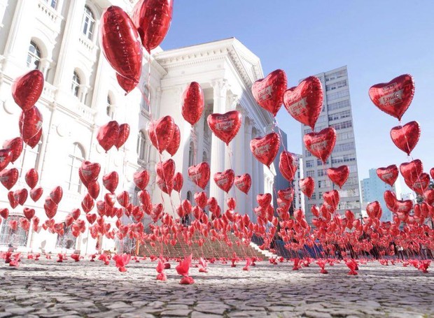 Corações invadem Curitiba para lembrar você do amor  (Foto: Luiz Renato Correa/ RPC)