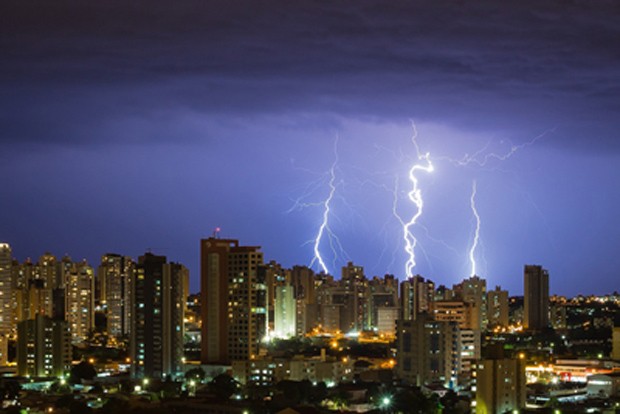 Outra foto do céu de Londrina (Foto: Fábio Ito/ELAT/INPE)