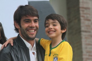 Kaká e filho Luca (Foto: Marcelo Brammer e Thiago Duran/AgNews)