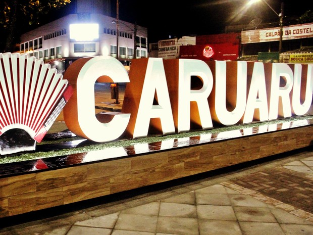 Letreiro com nome de Caruaru tem 8 metros de comprimento (Foto: Divulgação/Assessoria)