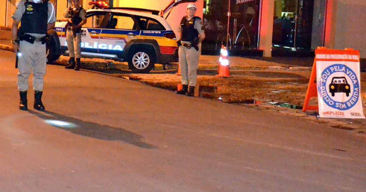 G1 Polícia multa 37 condutores durante blitz da Lei Seca em Itajubá, MG notícias em Sul de Minas G1 Polícia multa 37 condutores durante blitz da Lei Seca em Itajubá, MG notícias em Sul de Minas