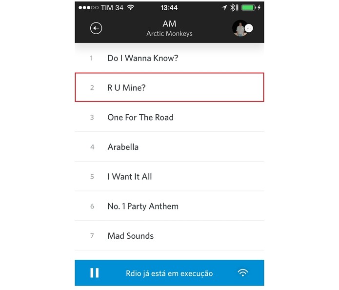 Pressione o dedo sobre a música desejada (Foto: Reprodução/Paulo Finotti)