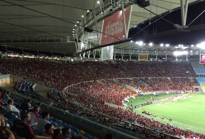 Torcida do Flamengo encheu um lado da arquibancada do Maracanã (Foto: Ivan Raupp)