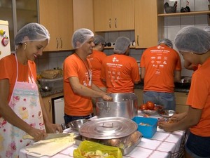 Amigos fazem doces e sanduíches (Foto: Reprodução/ TV Gazeta)