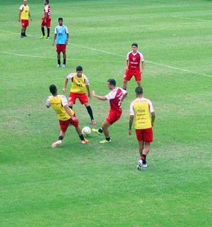 jogadores no treino do São Paulo (Foto: Marcelo Prado)