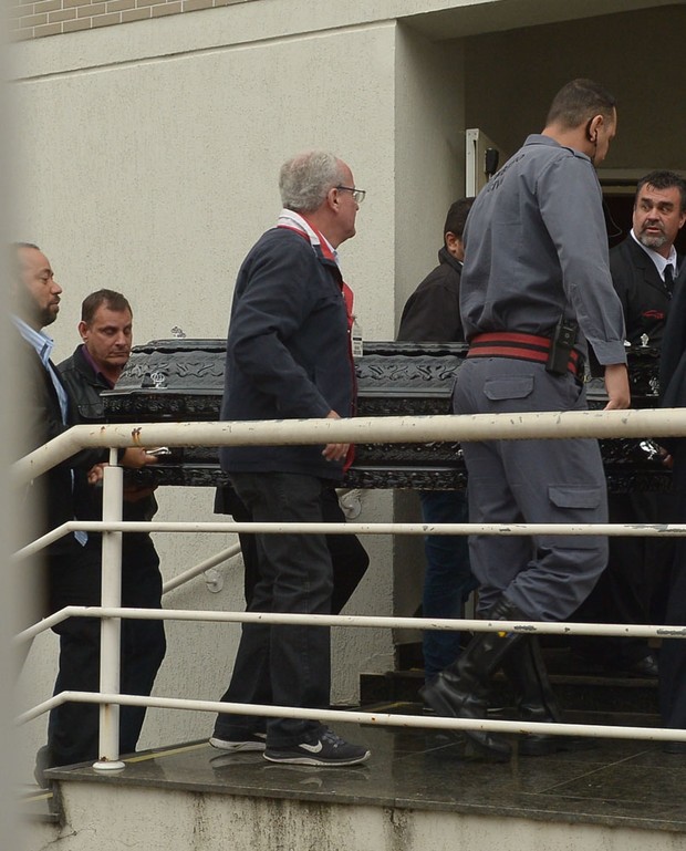 Corpo de Domingos Montagner chega para ser velado, em São Paulo (Foto: Francisco Cepeda/Agnews)