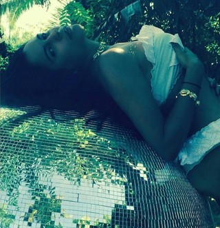 Marina Morena sensualiza na web (Foto: Reprodução/Instagram)