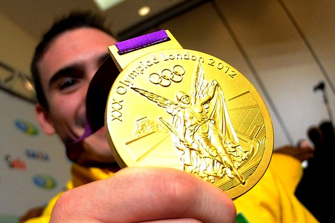Arthur Zanetti  londres 2012 olimpadas desembarque (Foto: Marcos Ribolli/GLOBOESPORTE.COM)