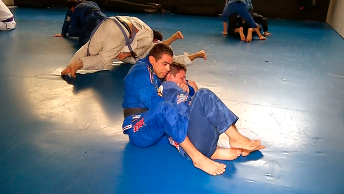 Renan Barão treina para próxima luta do UFC (Foto: Reprodução/Inter TV Cabugi)