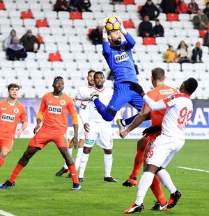 Eto'o, Antalyaspor x Alanyaspor (Foto: Twitter / @Antalyaspor)