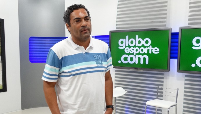 Roberto de Jesus, técnico do Pesqueira (Foto: André Vinícius / GloboEsporte.com)