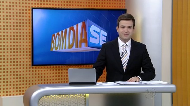 Lyderwan Santos apresenta o Bom dia Sergipe (Foto: Divulgação / TV Sergipe)