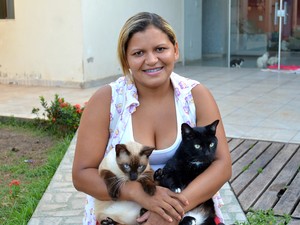 Geiza encara dificuldades com dedicação a animais (Foto: Fabiana Figueiredo/G1)