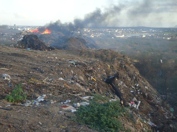 Fumaça do lixão prejudica população de São Fernando (Foto: Marcílio de Araújo/G1)