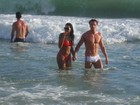 Ex-BBB Ariadna curte dia de praia com namorado italiano