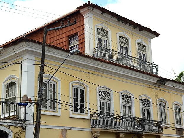 Detalhe para o mirante revestido de telhas no Palácio Cristo Rei (Foto: Maurício Araya / G1)