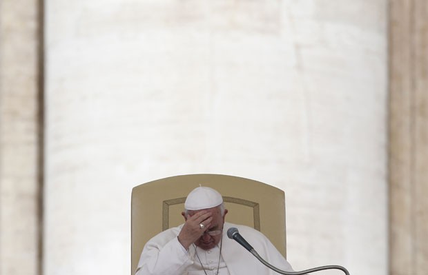 Papa Francisco fala com fiéis durante a audiência geral desta quarta-feira (9) (Foto: Alessandro Bianchi/Reuters)