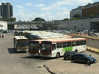 Ônibus estacionados na Rodoviária do Plano Piloto, em Brasília (Foto: TV Globo/Reprodução)