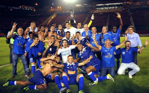 Rede Globo > rbstvsc - Globo Esporte mostra a festa do Cruzeiro, campeão  brasileiro de 2013