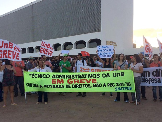 G Grupo Fecha Eixo Monumental Em Ato Contra Pec Do Teto De Gastos