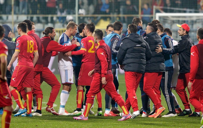Montenegro x Russia - briga entre jogadores (Foto: Reuters)