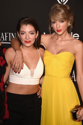 Lorde e Taylor Swift em festa em Los Angeles, nos Estados Unidos (Foto: Jason Merritt/ Getty Images/ AFP)