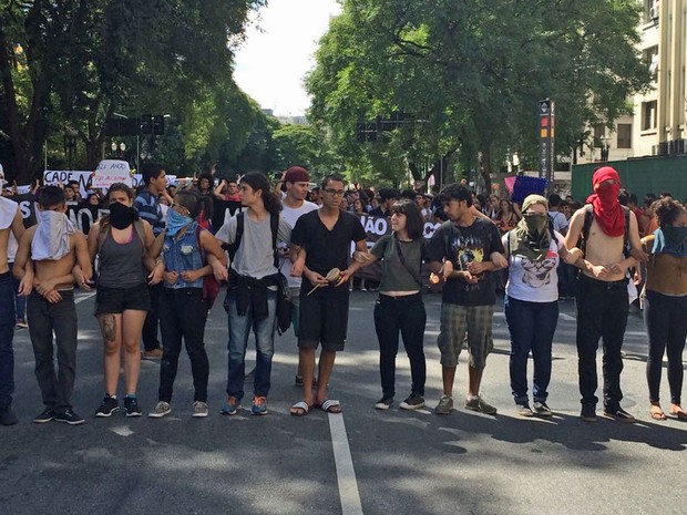 Protesto de estudantes chega à Praça da República, no Centro de São Paulo (Foto: Tahiane Stochero/G1)