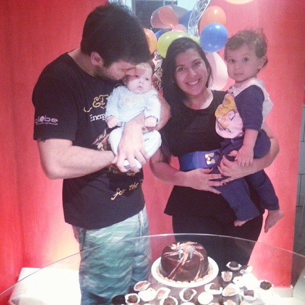 Ex-BBB Priscila com os filhos Pietro e Gabriel e o marido, Bruno Andrade (Foto: Instagram/ Reprodução)