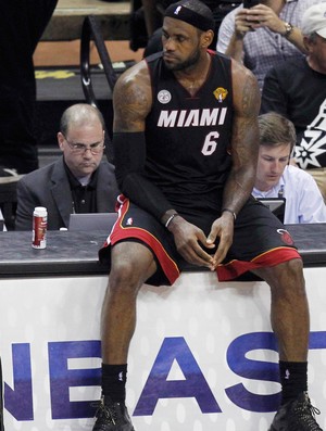 LeBron James Spurs x Miami Heat (Foto: Reuters)