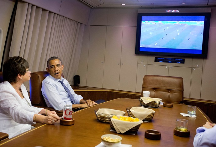 Presidente Barack Obama assiste ao jogo entre Alemanha e EUA (Foto: Agência AP)