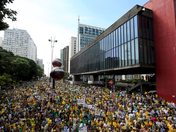 SP: protesto em frente ao Masp, na Avenida Paulista (Foto: REUTERS/Paulo Whitaker)