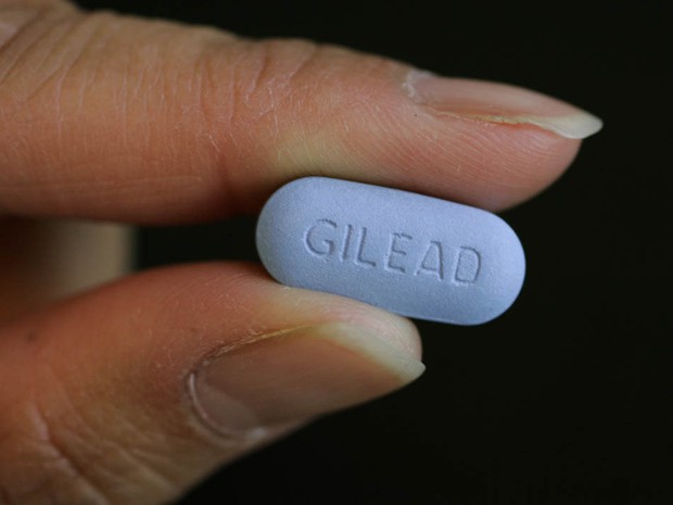 Pílula do medicamento Truvada, que foi autorizado por agência dos EUA a ser vendido como método preventivo à transmissão do vírus HIV (Foto: Paul Sakuma/AP)