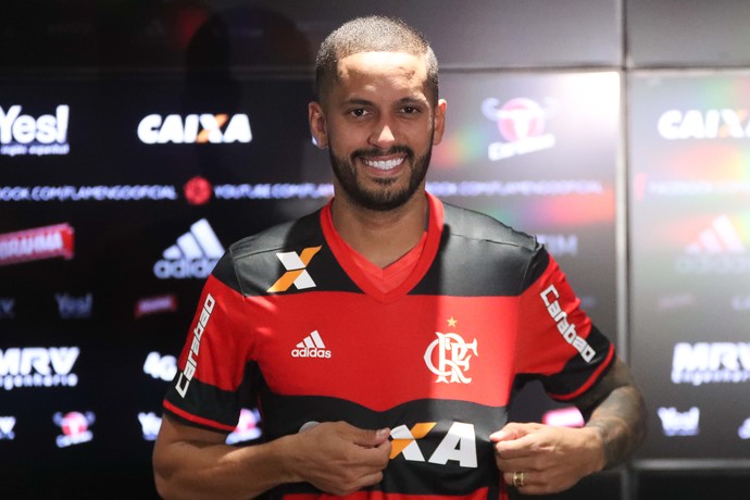 Romulo apresentação Flamengo (Foto: Gilvan de Souza/Flamengo)