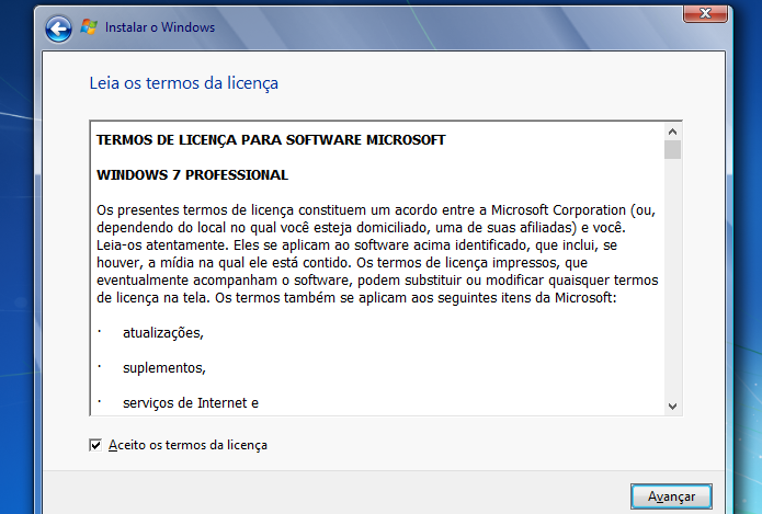Aceitando os termos da licença do Windows 7 (Foto: Reprodução/Edivaldo Brito)