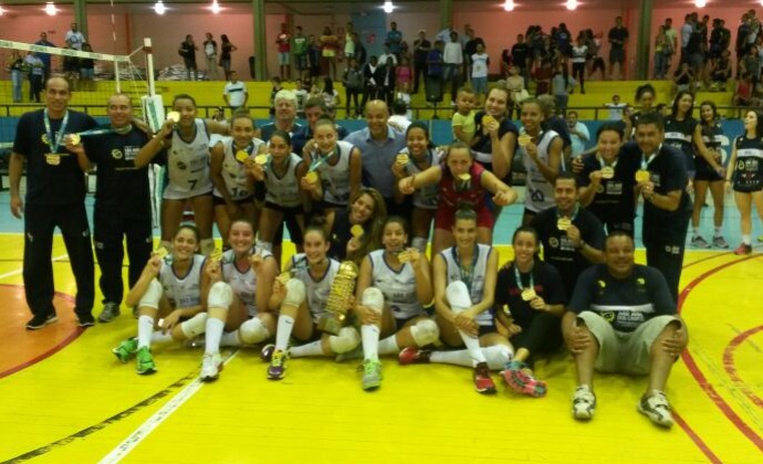 São José campeão Superliga B feminina (Foto: André Luis Rosa/TV Vanguarda)