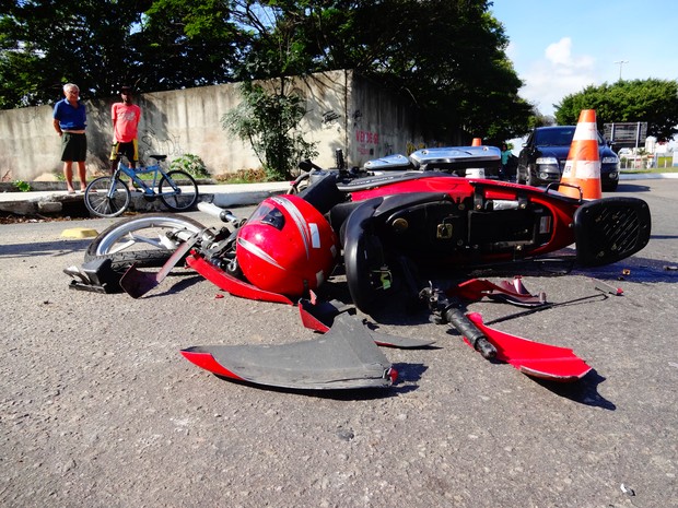 G Acidente De Tr Nsito Em Campos Rj Deixa Mulher Em Estado Grave