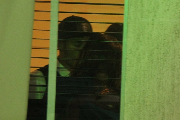 Neymar e Bruna Marquezine trocam beijo (Foto: Cláudio Andrade e Thiago Andrade/Photo Rio News)