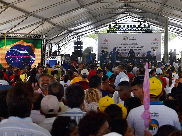 Multidão se formou para ouvir discurso da presidente Dilma Rousseff (Foto: Walter Paparazzo/G1)