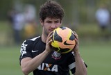 Satisfeito após ano sem lesões, Pato busca redenção no Corinthians