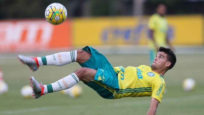 Volante Rodrigo, do Palmeiras, interessa ao Atlético-GO