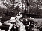 Candice Swanepoel e Adriana Lima beijam a barriga de Doutzen Kroes