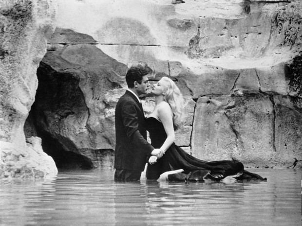 Cena de &quot;La Dolce Vita&quot; na Fontana di Trevi, em Roma (Foto: Divulgação)