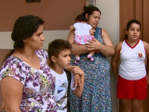 Pais e alunos de São João da Boa Vista reclamam da lotação em ônibus  (Foto: Rodrigo Sargaço/EPTV)
