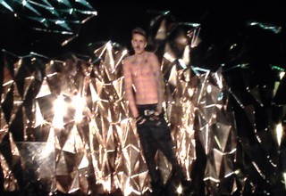 Justin Bieber sem camisa (Foto: EGO)