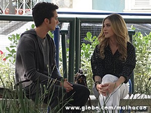 Sofia e Ben levam um papo sério (Foto: Malhação / TV Globo)