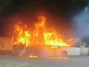 Quatro ônibus foram incendiados nesta sexta-feira (Foto: TV Verdes Mares/Reprodução)