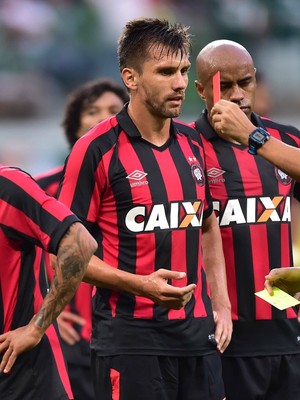 Léo Atlético-PR Palmeiras (Foto: Marcos Ribolli)