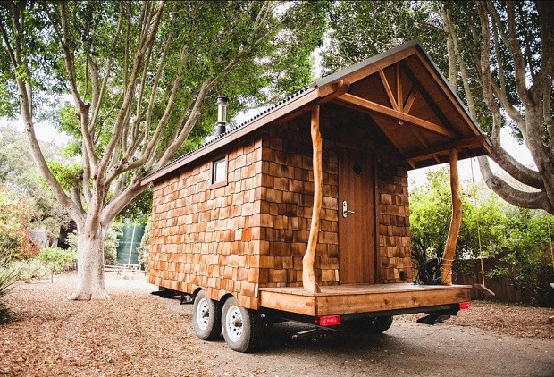 Tiny house de 12m² é feita toda de madeira recuperada (Foto: Divulgação / Humble and Craft) Tiny house de 12m² é feita toda de madeira recuperada (Foto: Divulgação / Humble and Craft)
