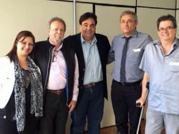 Prefeito afastado pela câmara aparece em postagens nas redes sociais em compromissos oficiais (Foto: Reprodução EPTV) Prefeito afastado pela câmara aparece em postagens nas redes sociais em compromissos oficiais (Foto: Reprodução EPTV)